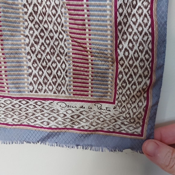 Vintage silk scarf- Oscar de la Renta - Picture 3 of 5